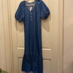 COPY - L denim old navy maxi dress w/lace accent arms, buttondown chest, and po…